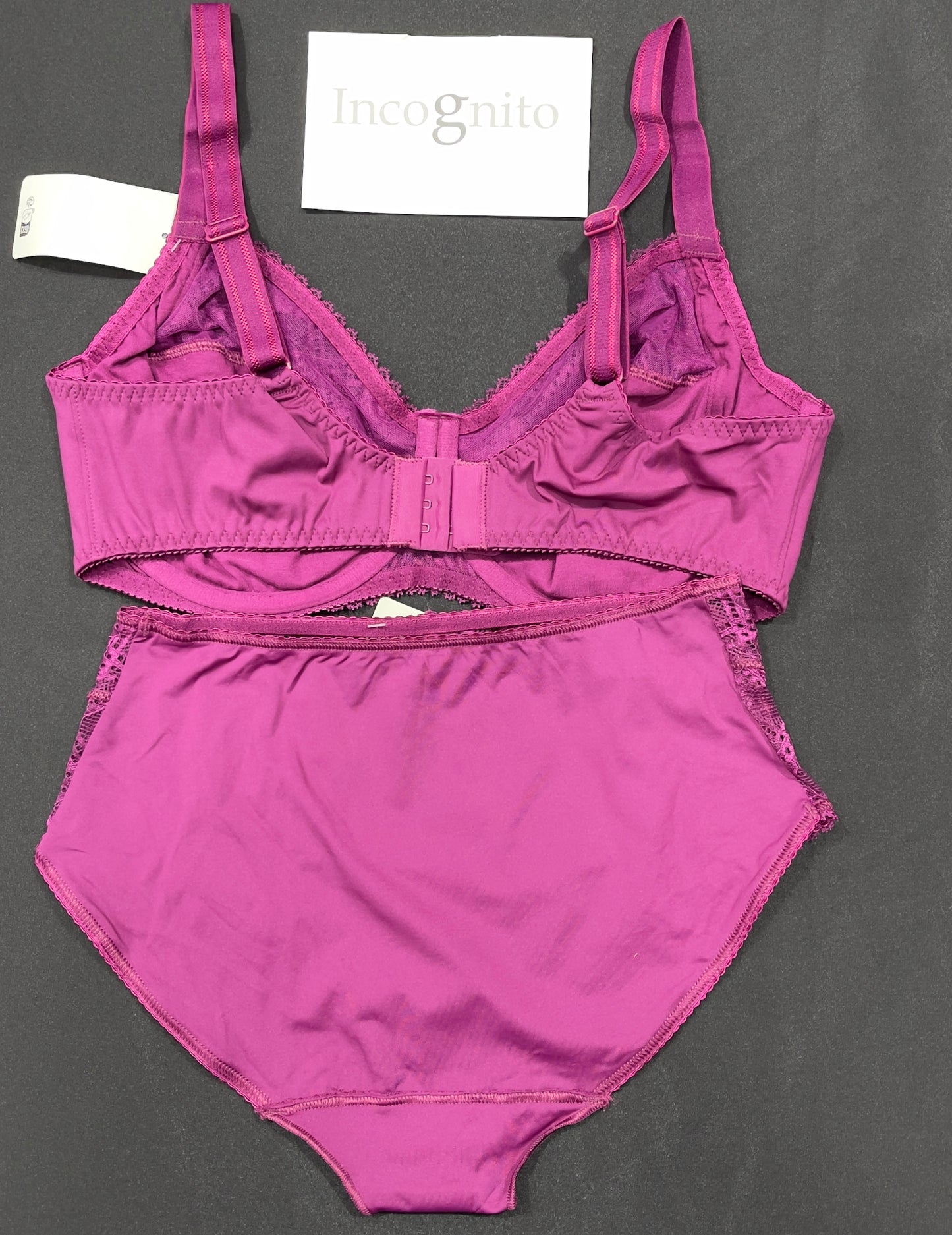 Ensemble incognito magenta