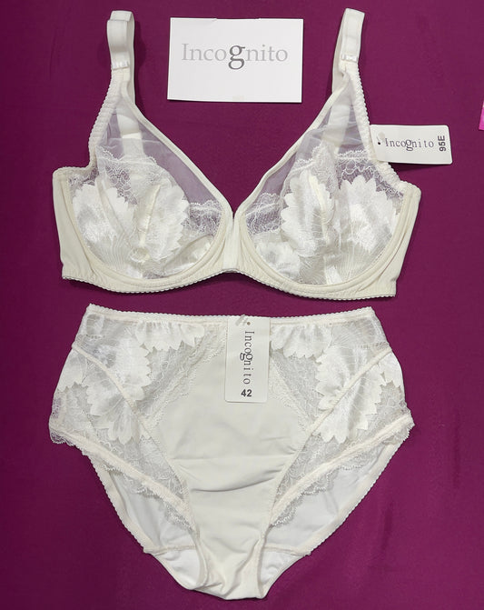 Ensemble incognito blanc cassé