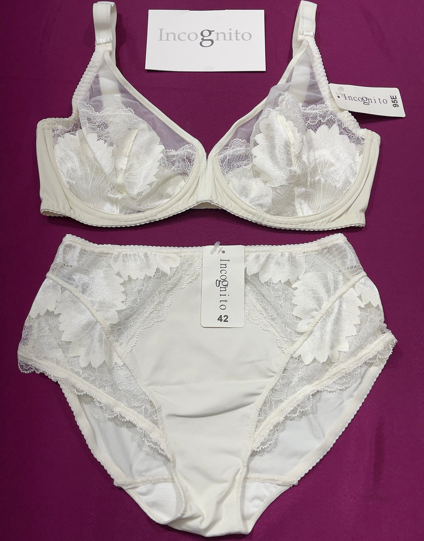 Ensemble incognito blanc cassé